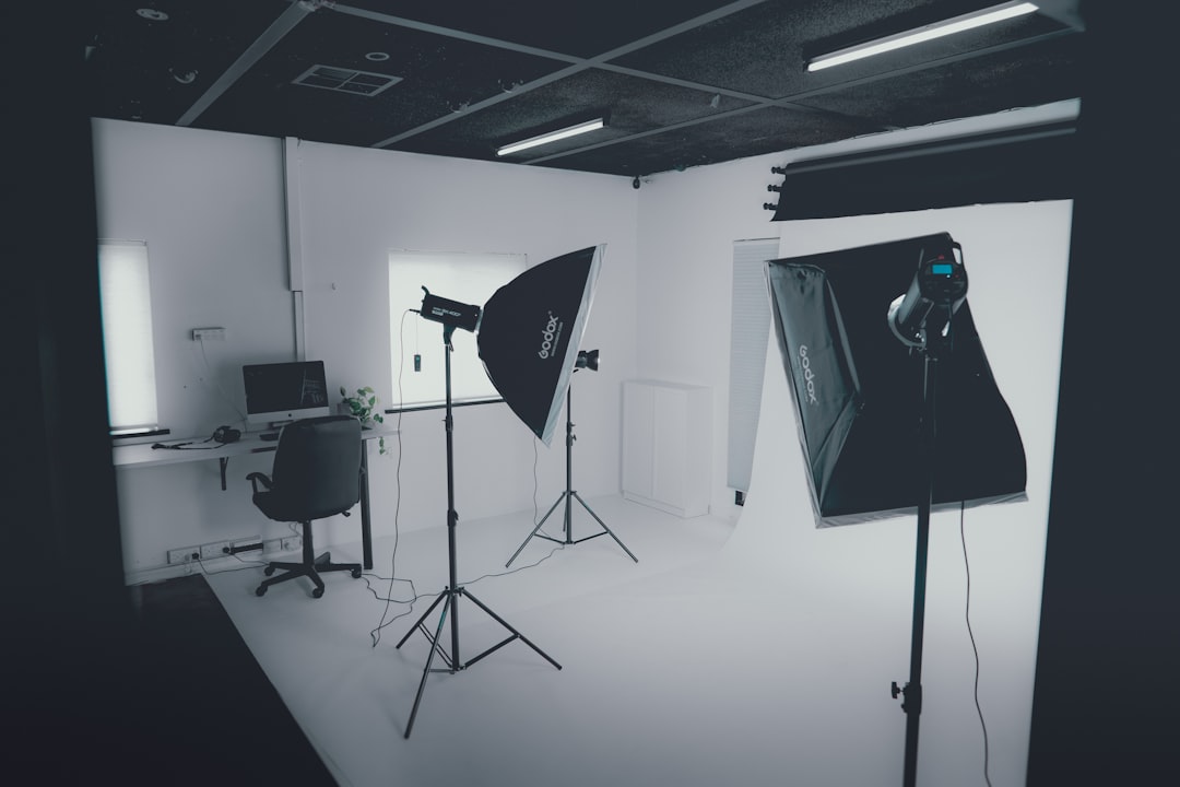 Photo track light